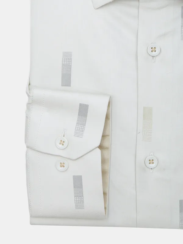 Avega cream color printed slim fit cotton shirt
