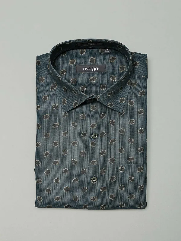 Avega cut away collar bottle green cotton shirt