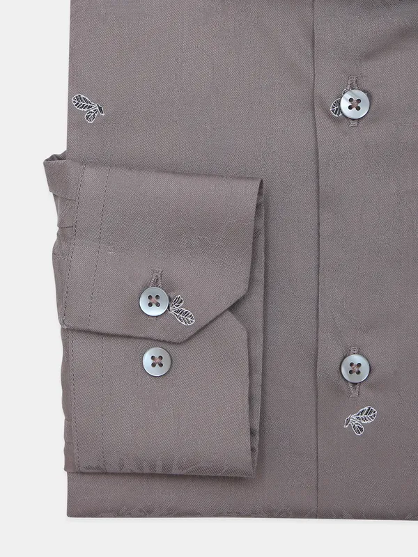 Avega cut away collar solid grey shirt in cotton