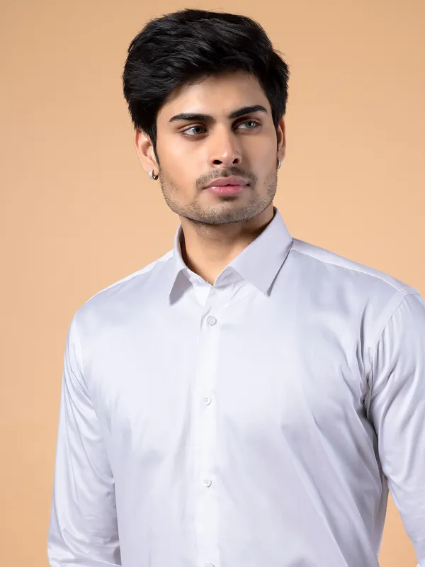 Avega white plain cotton shirt