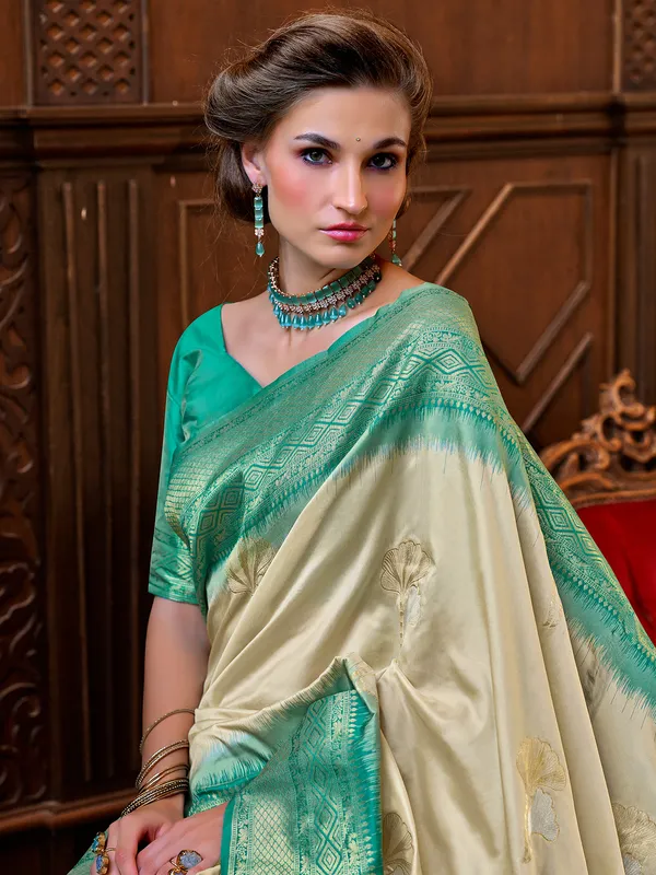 Beautiful cream silk saree for wedding