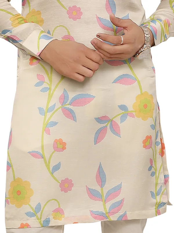 Beige attractive printed kurta for festive look