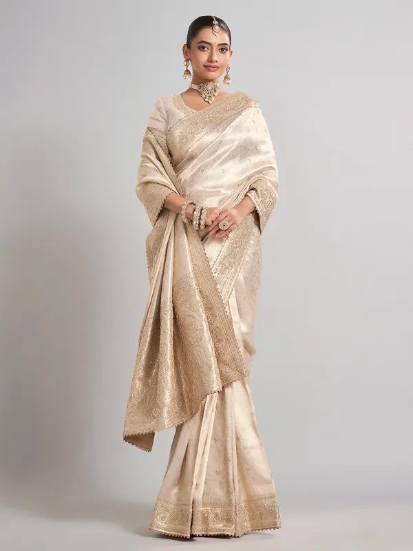 Beige kanjivaram silk saree for traditional wedding elegance