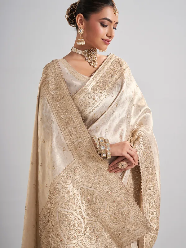 Beige kanjivaram silk saree for traditional wedding elegance