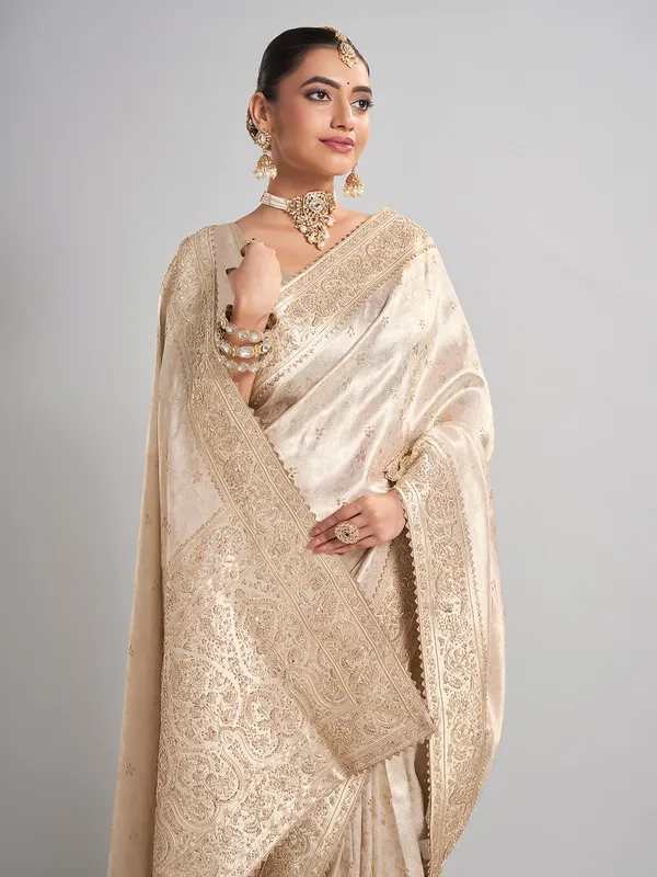 Beige kanjivaram silk saree for traditional wedding elegance