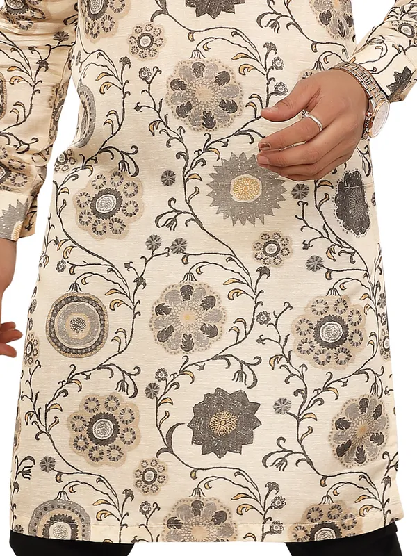 Beige printed kurta for festive look