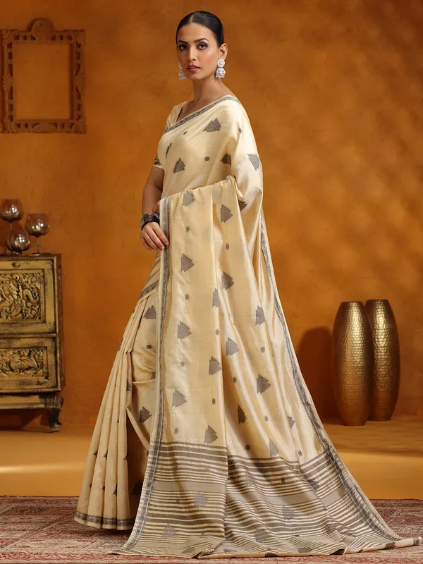 Beige silk saree with beautiful motif
