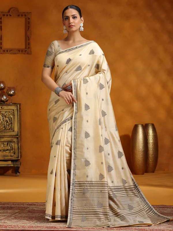 Beige silk saree with beautiful motif