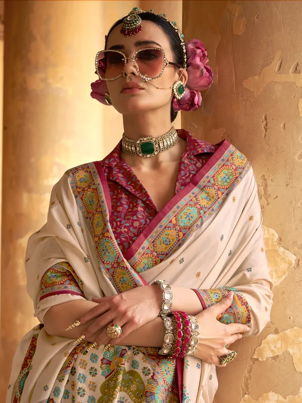 Beige silk saree with prints and blouse piece