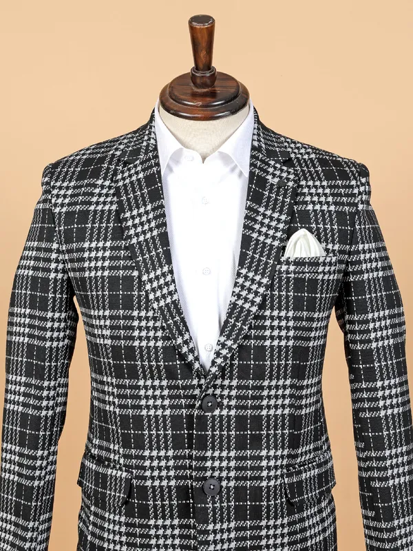 Black and white printed terry rayon blazer