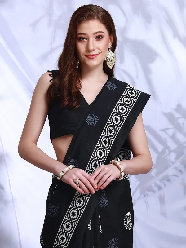 Black bhagalpuri silk saree with print for womens wear
