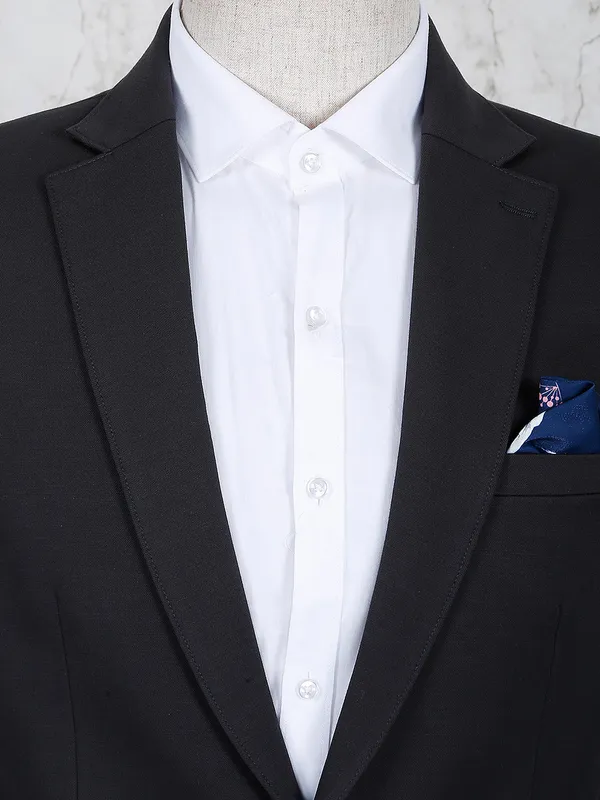 Black color two buttoned placket blazer