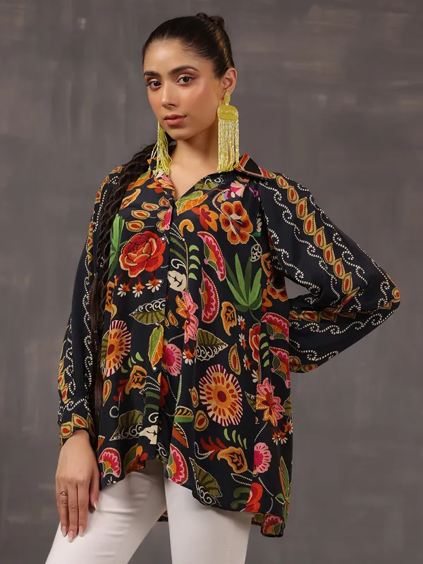 Black cotton top with chic printed
