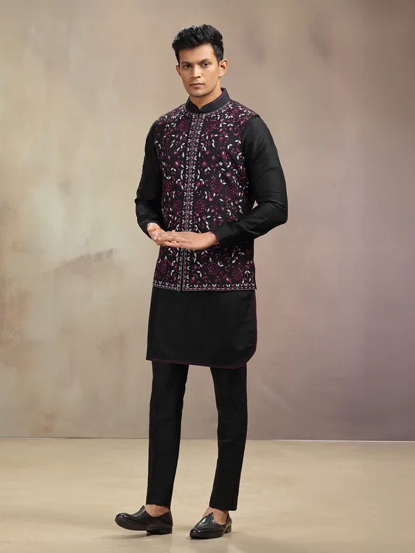 Black cotton waistcoat set with embroidery