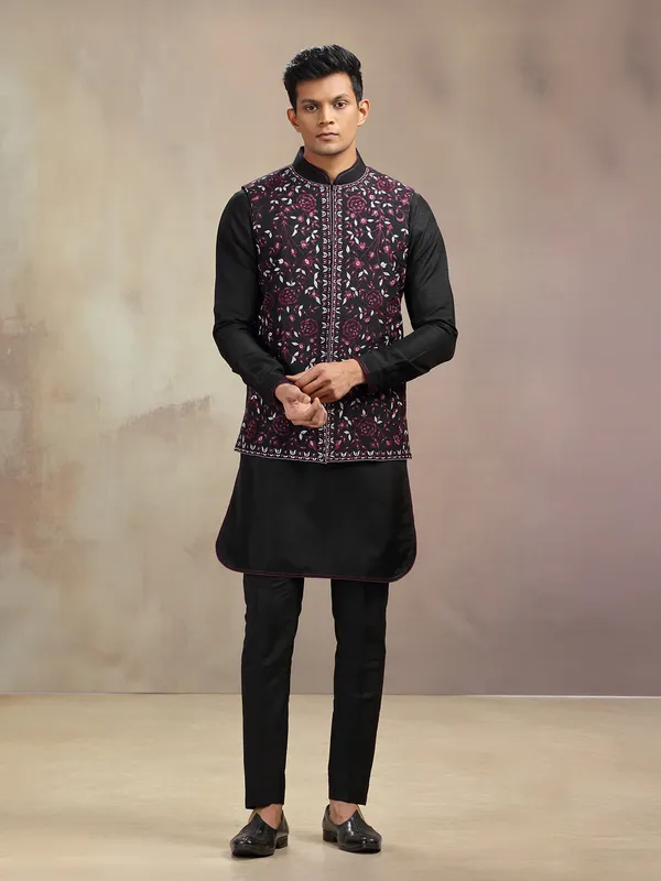 Black cotton waistcoat set with embroidery