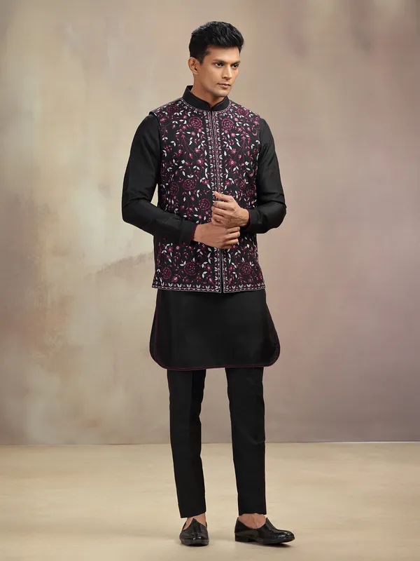 Black cotton waistcoat set with embroidery