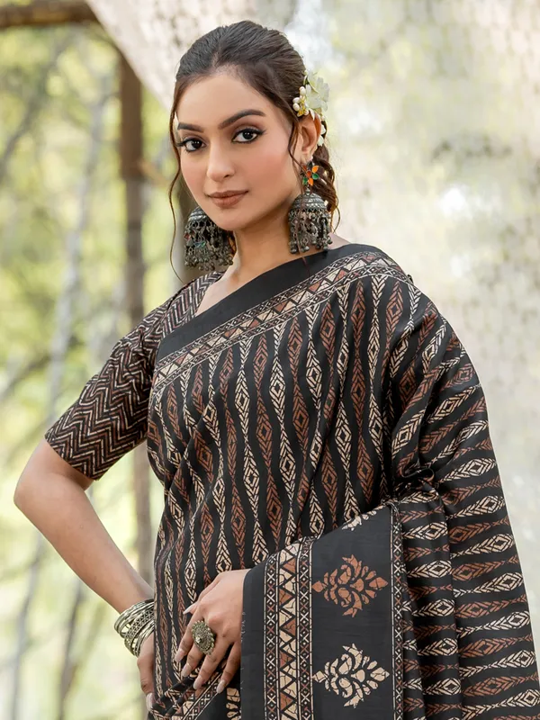 Black cozi silk saree with attractive print