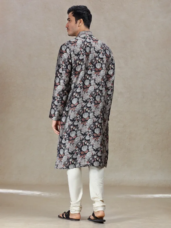Black elegant sophisticated mens kurta set in tussar silk