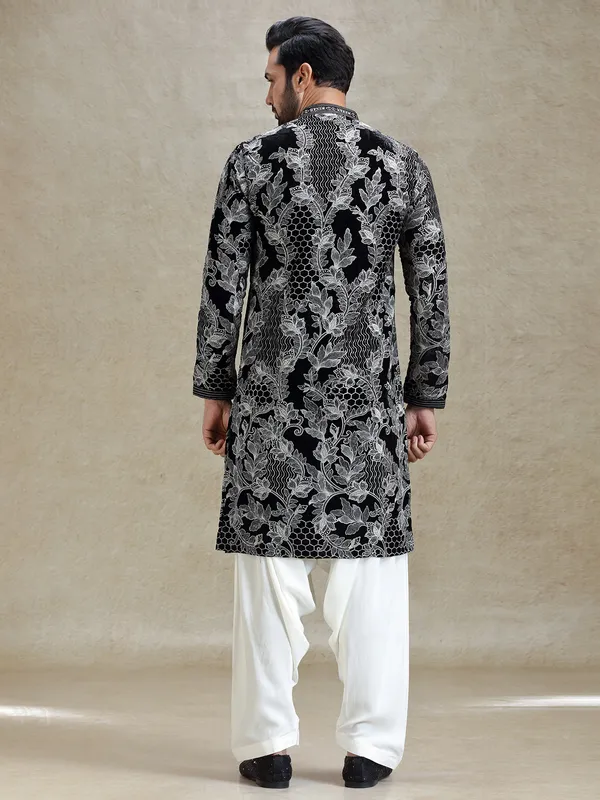 Black festive charm kurta set in flower embroidery theme
