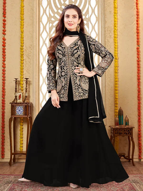 Suit and palazzo 2025