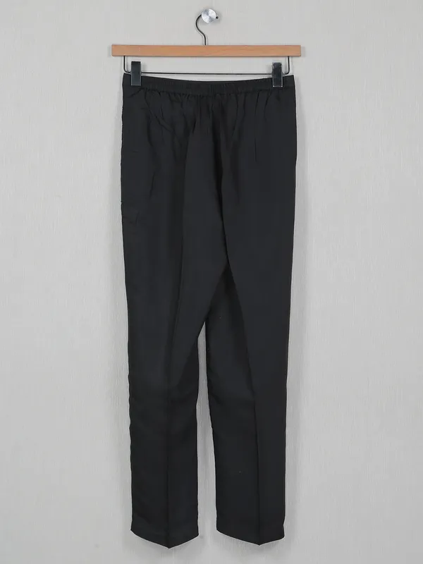 Black hued casual wear cotton plain pant