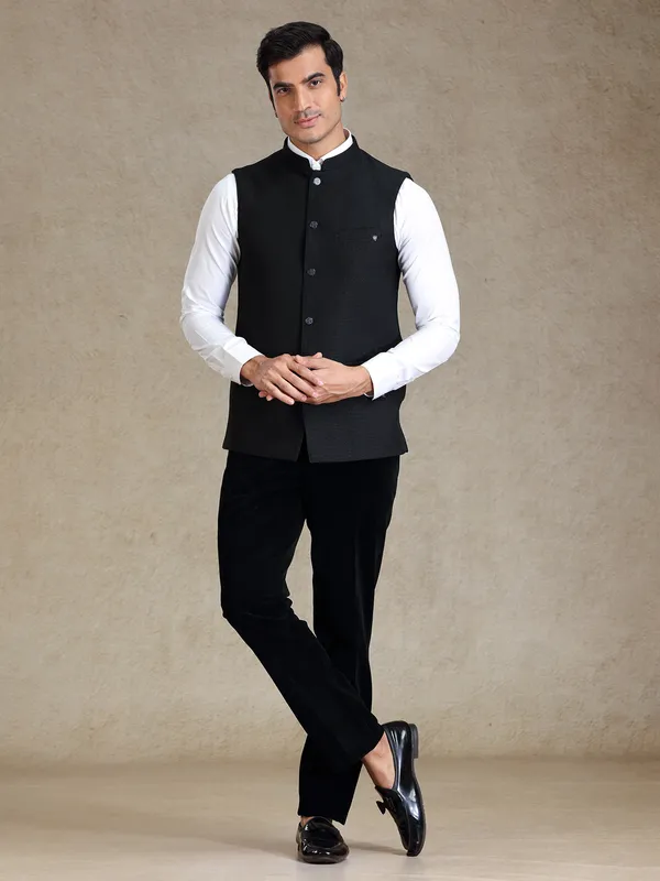 Black jute fabricated waistcoat for men