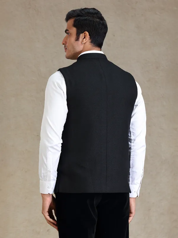 Black jute fabricated waistcoat for men