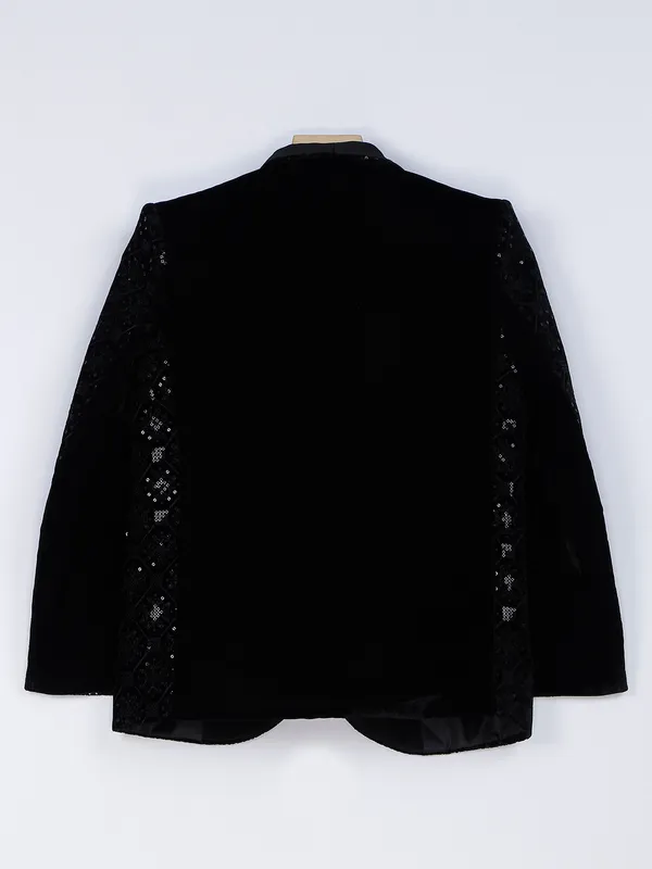 Black one buttoned velvet coat suit
