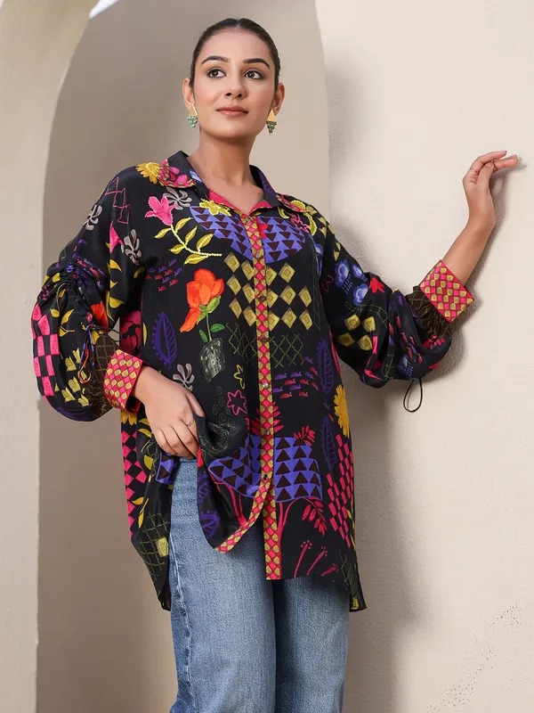 Black printed crpe top