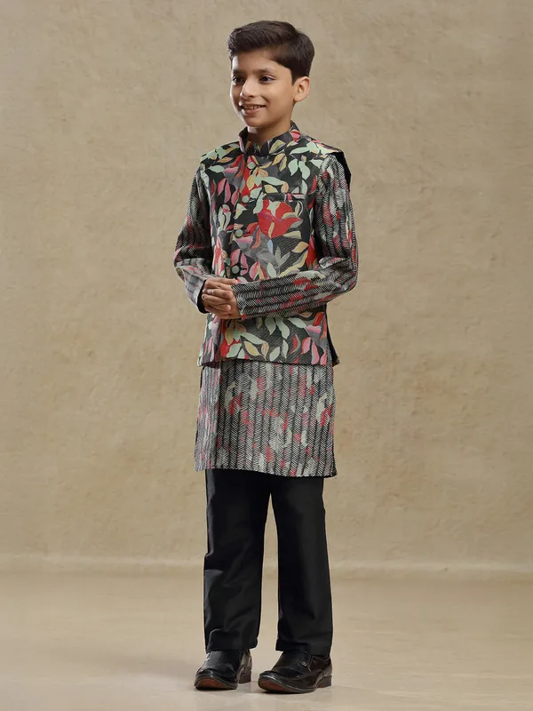 Black printed waistcoat set in polister silk