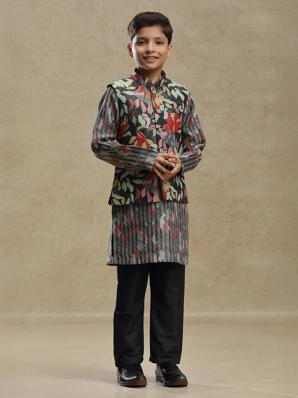 Black printed waistcoat set in polister silk