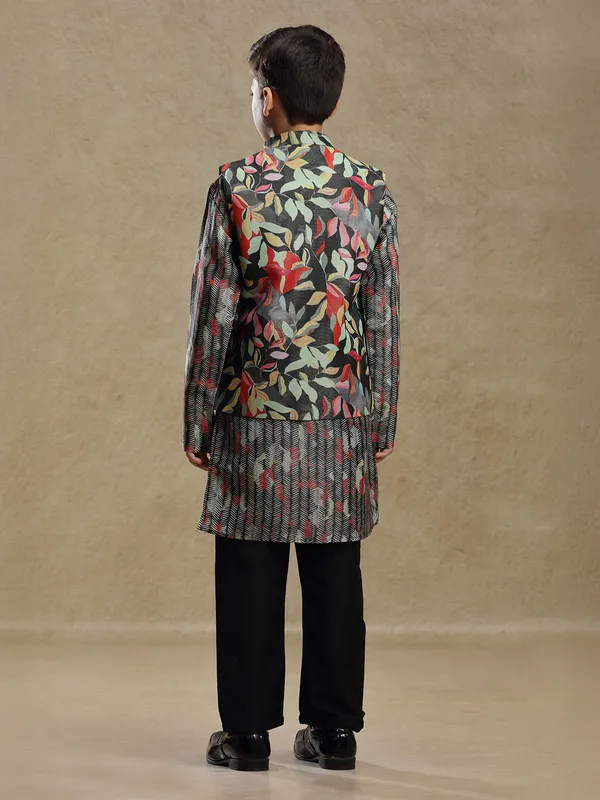 Black printed waistcoat set in polister silk