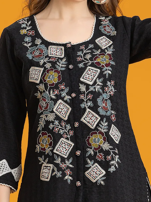 Black silk embroidered thread round collar pant set