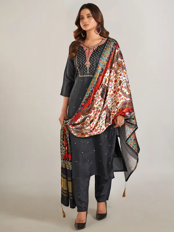 Black silk salwar suit for festival