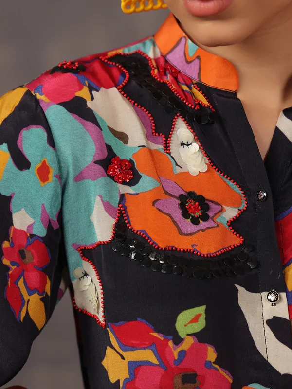 Black silk top with chic print