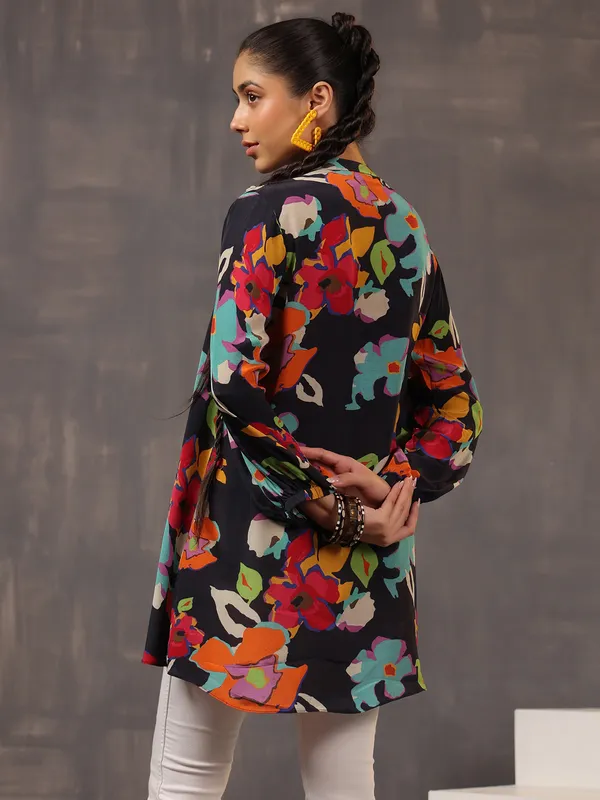 Black silk top with chic print