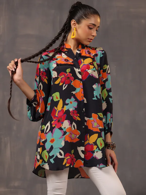 Black silk top with chic print