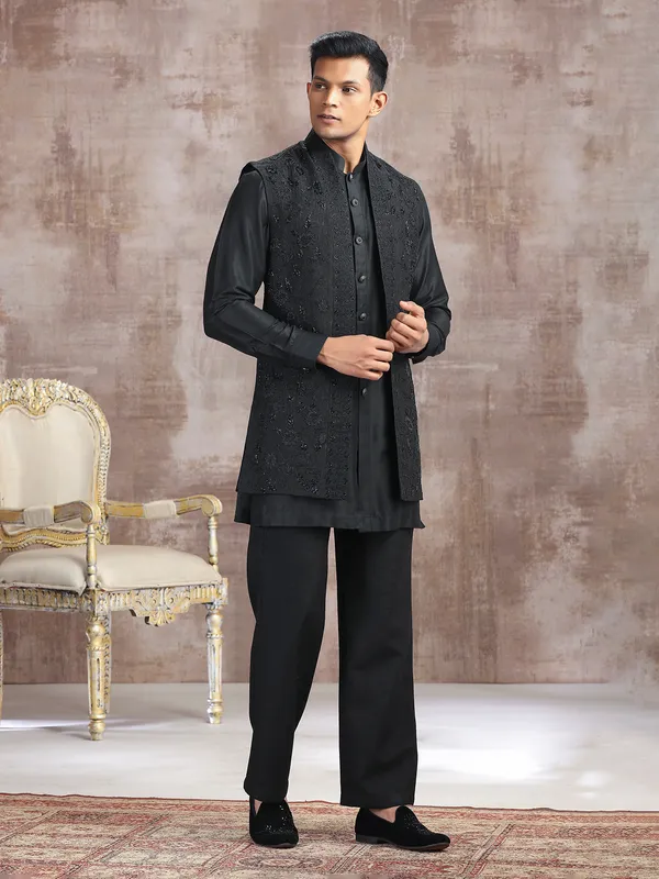 Black silk waistcoat set with thread work