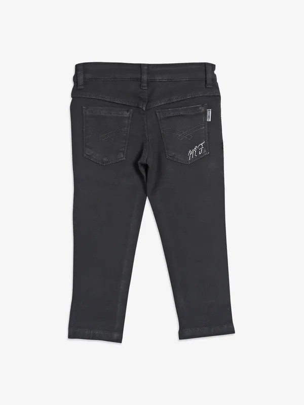 Black solid denim capri