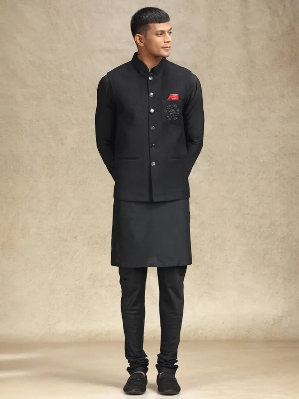 Black waistcoat set with delicate embroidery