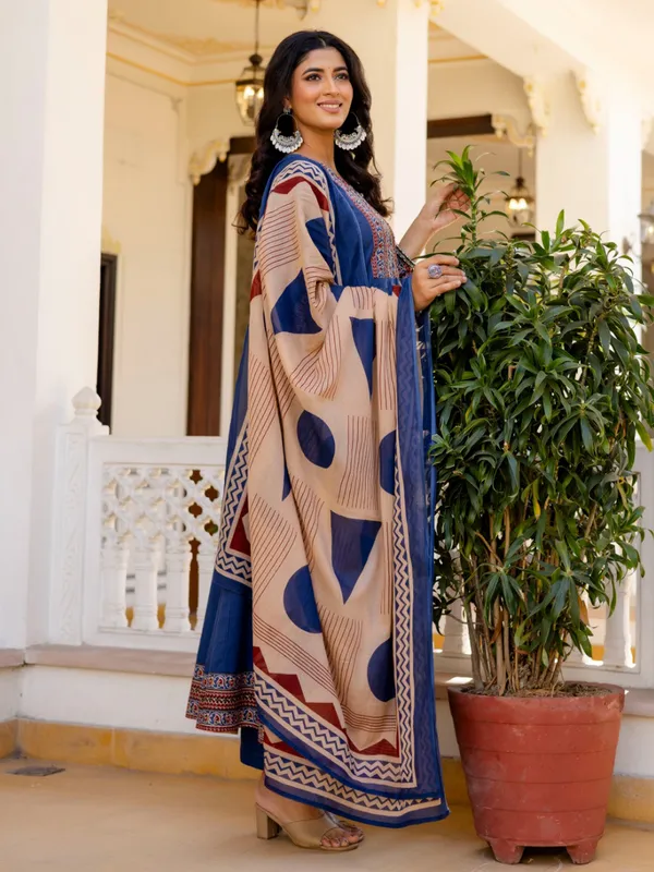 Blue cotton round neck kurti set with print