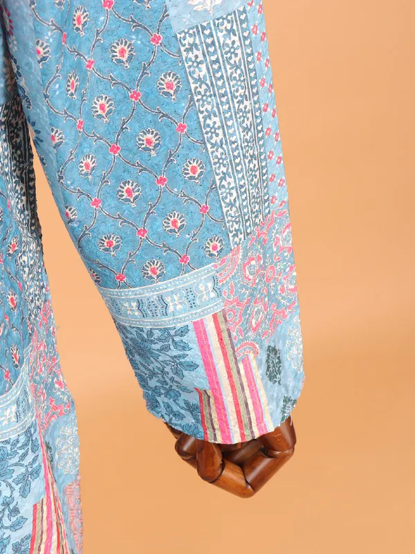 Blue kurta suit with print for men