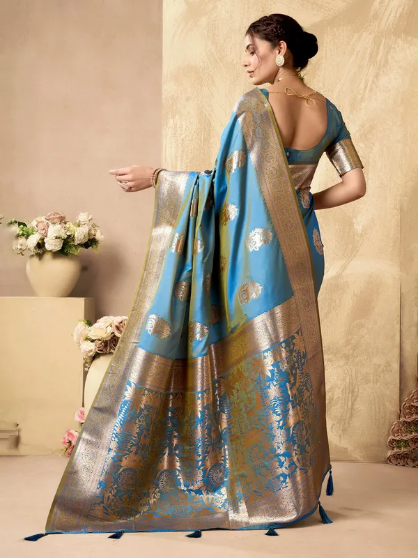 Blue silk saree for glam occasions