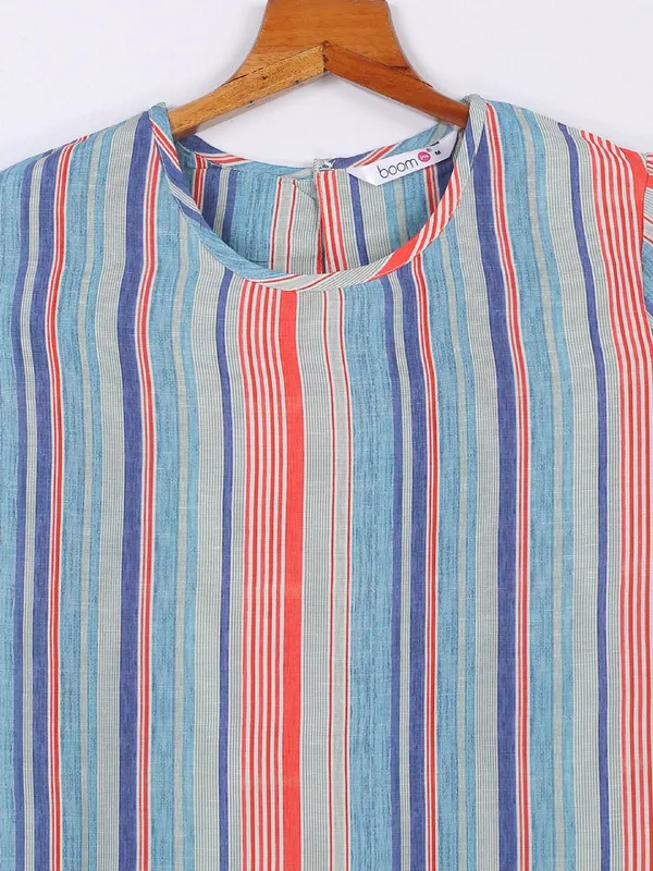 Boom blue linen top