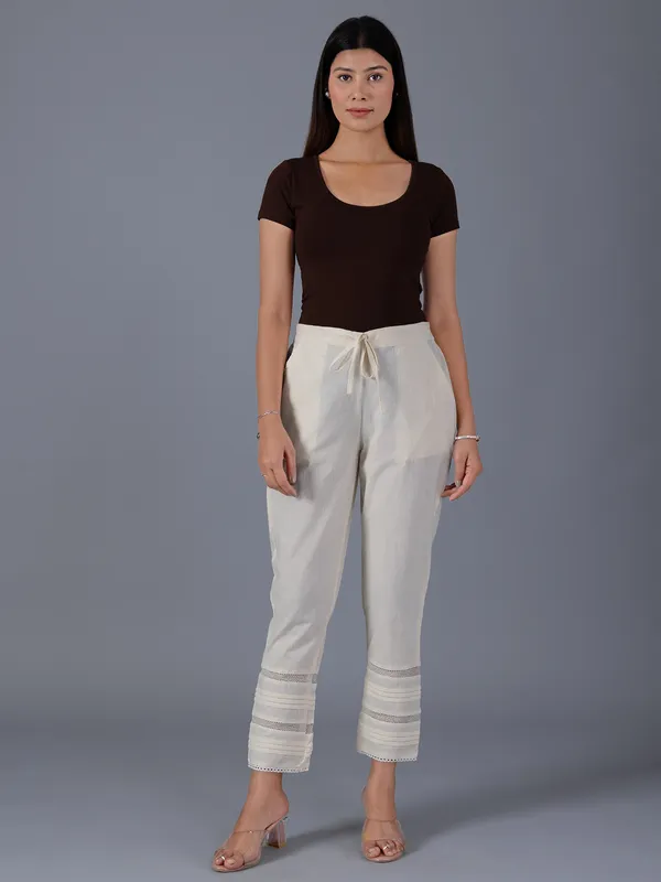Cotton casual pant in cream
