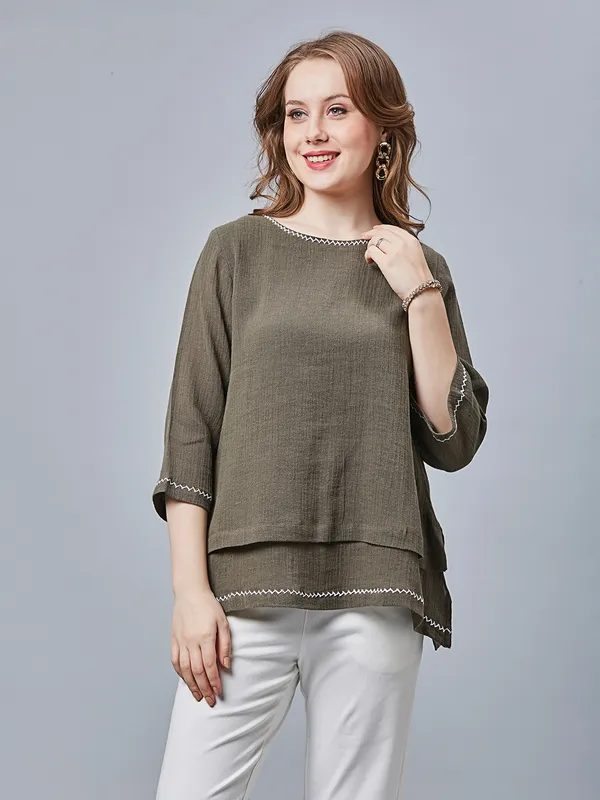 Boom olive linen top