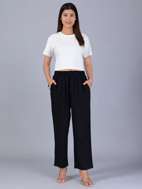 Solid black casual wear pants for women