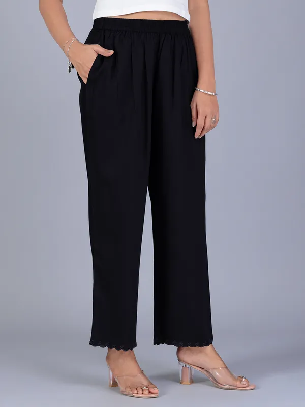 Solid black casual wear pants for women