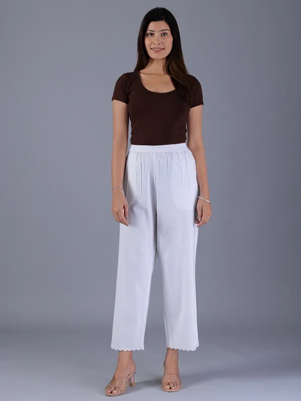 Solid white women casual wear pants
