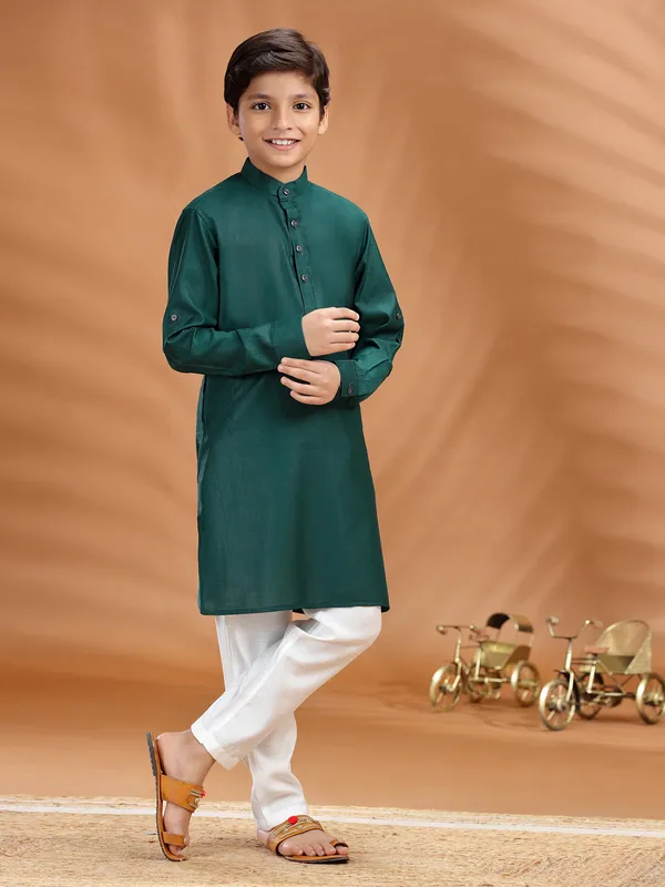 Bottle green kurta pant set in soft cotton